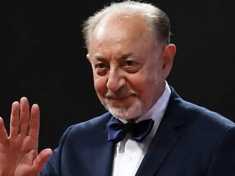 الفنان الراحل عبدالعزيز مخيون