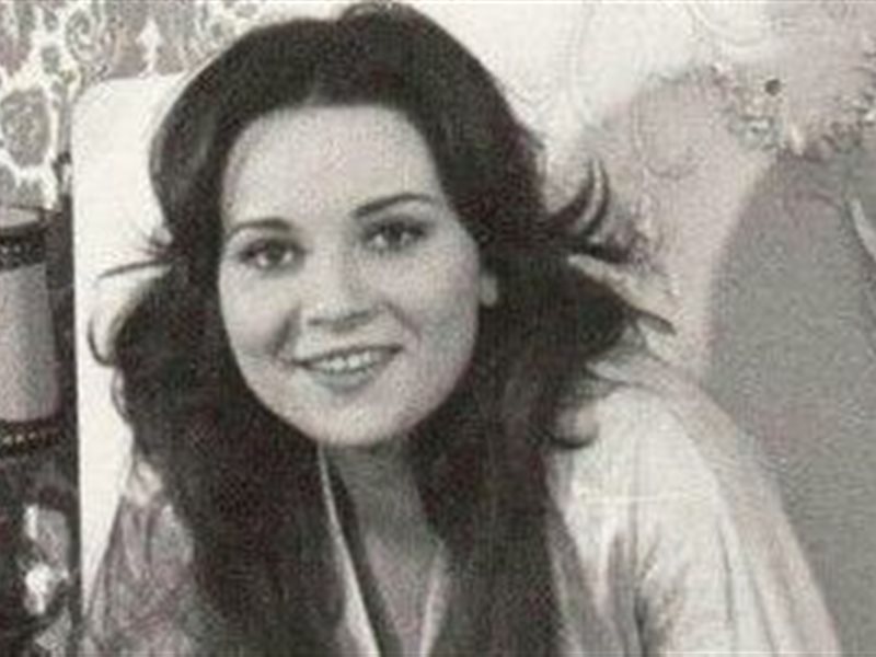 الفنانة نورا