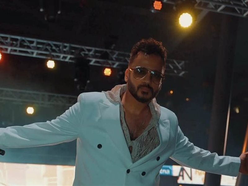 إيساف يحتفل بفوز منتخب مصر من كندا: 