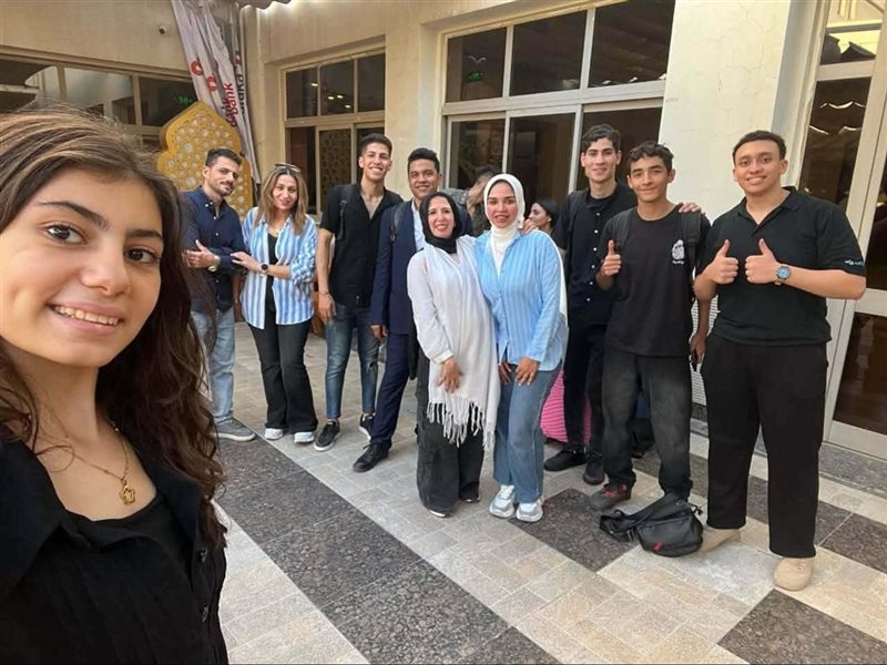 أبطال مسرحية ضحكة شهيد