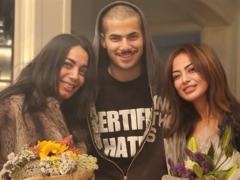 داليا مصطفى ونجلها