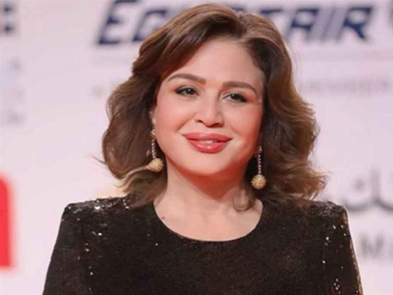 إلهام شاهين تنعي أسرة الفنان محمد هنيدي في رحيل شقيقه الأكبر هشام