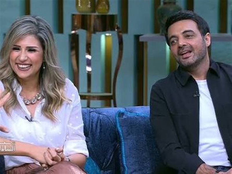 عمرو محمود ياسين وزوجته