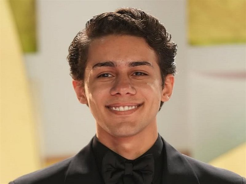 عمر رزيق