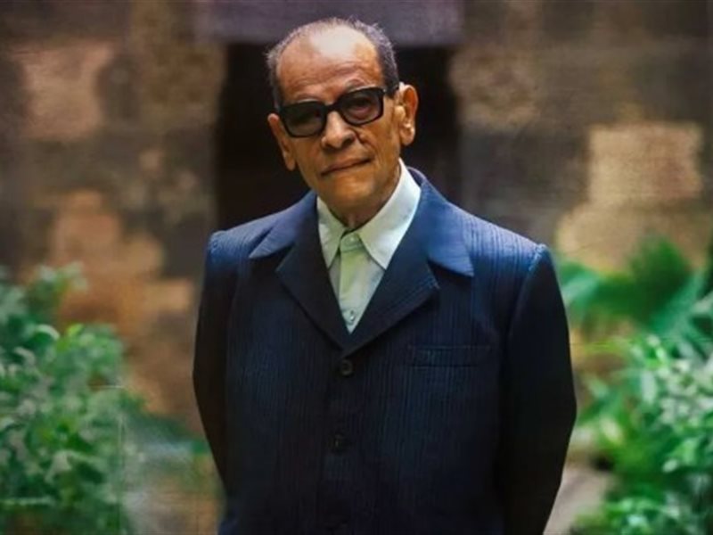الأديب العالمي نجيب محفوظ