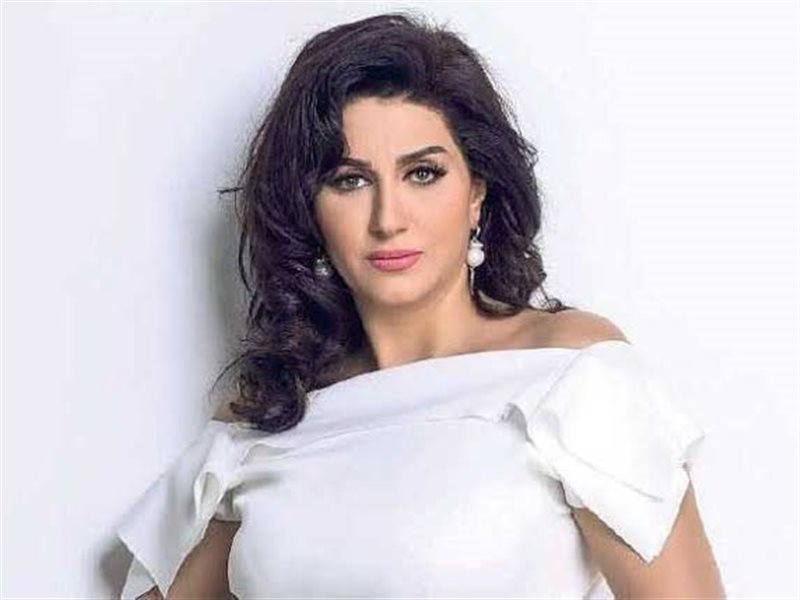 وفاء عامر
